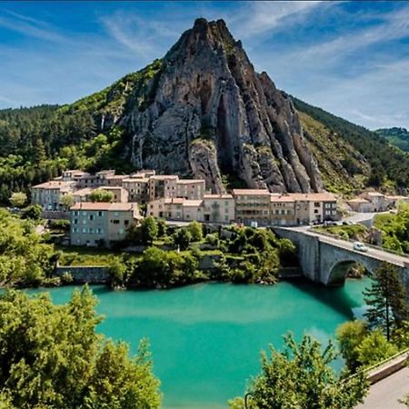 Tour De Babel Apartman Sisteron Kültér fotó