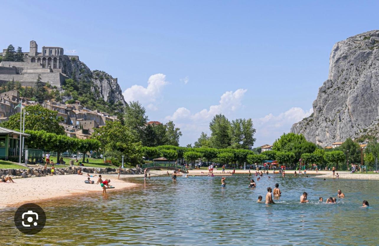 Tour De Babel Apartman Sisteron Kültér fotó